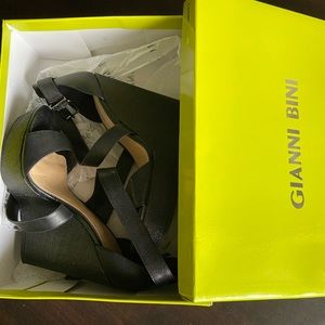 Gianni Bini black wedges